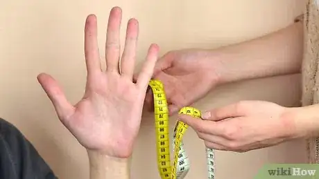 Imagen titulada Measure Hand Size Step 8