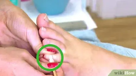 Imagen titulada Perform a Professional Salon Pedicure Step 9