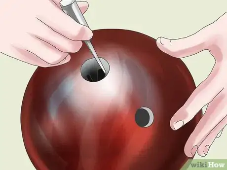 Imagen titulada Hook a Bowling Ball Step 10