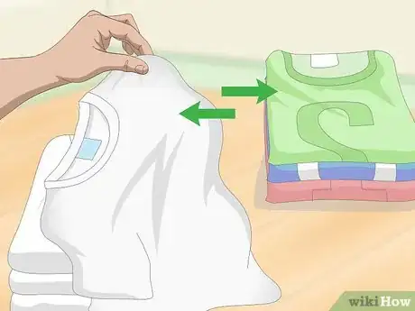 Imagen titulada Wash White Clothes Step 1