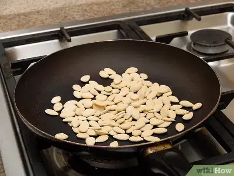 Imagen titulada Make Pumpkin Seeds Step 9