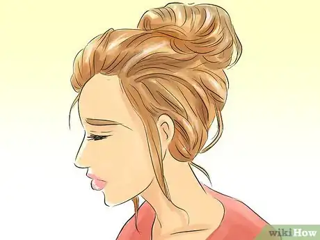 Imagen titulada Make a Messy Bun Step 18