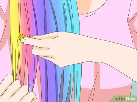 Imagen titulada Chalk Dye Your Hair Step 11