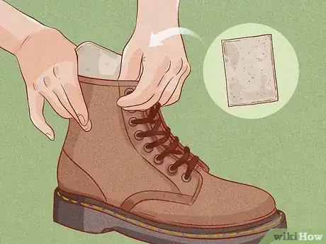 Imagen titulada Break in Your Doc Martens Step 4