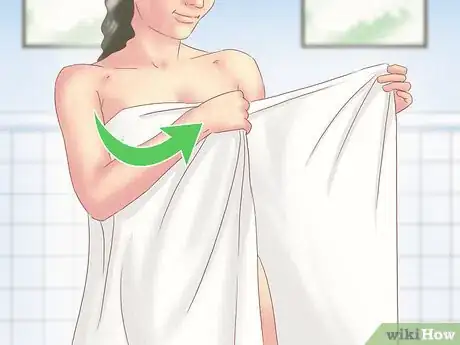 Imagen titulada Make a Body Wrap Towel After a Shower Step 4