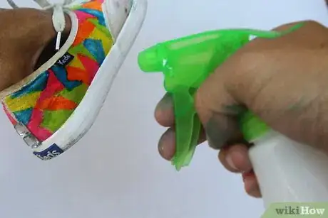 Imagen titulada Paint Shoes Step 5