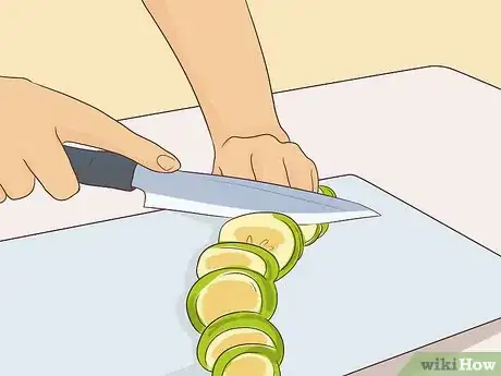 Imagen titulada Use a Veggie Spiralizer Step 12