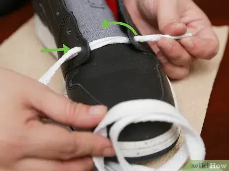 Imagen titulada Shorten Shoe Laces Step 9