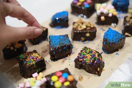 Imagen titulada Make Chocolate Covered Brownie Bites Step 12