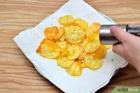 Imagen titulada Kettle Cook Potato Chips Step 8