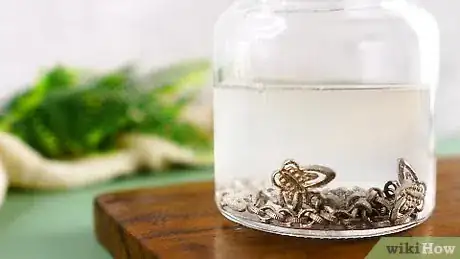 Imagen titulada Clean Silver Jewelry with Vinegar Step 1