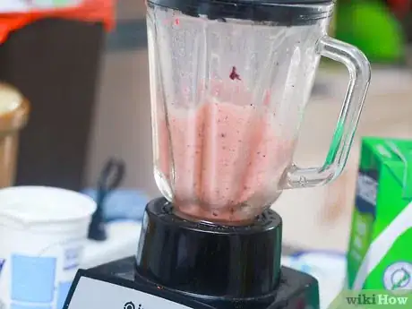 Imagen titulada Make a Strawberry Smoothie Step 12