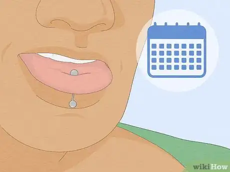 Imagen titulada Change a Tongue Piercing Step 15