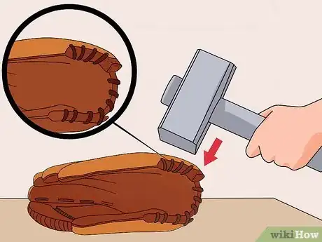 Imagen titulada Break in a New Baseball Glove Step 13