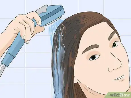 Imagen titulada Dye Hair Evenly with Roots Step 12