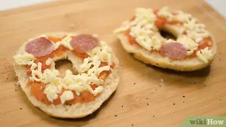 Imagen titulada Make Pizza Bagels Step 5