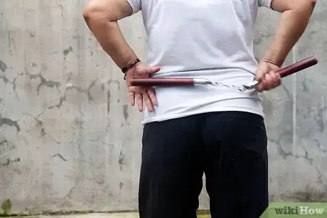 Imagen titulada Do Tricks With Nunchucks Step 6