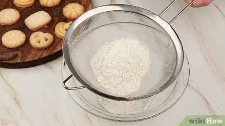 Imagen titulada Sift Flour Without a Sifter Step 7