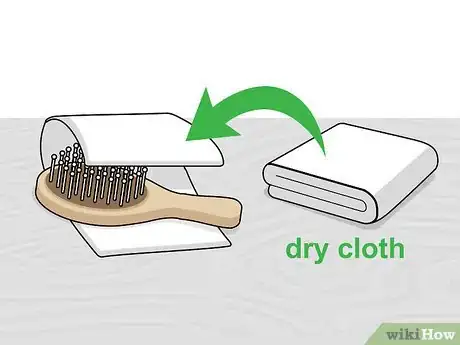 Imagen titulada Clean a Bristled Hairbrush Step 12