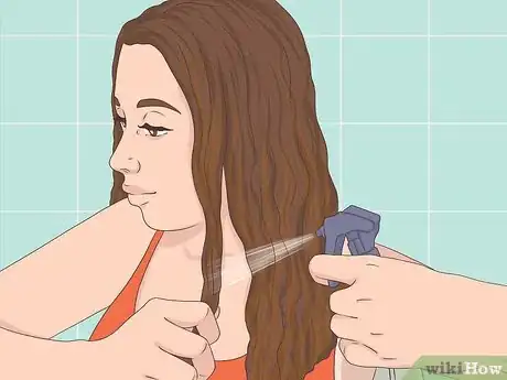 Imagen titulada Dye Your Hair from Brown to Blonde Without Bleach Step 14