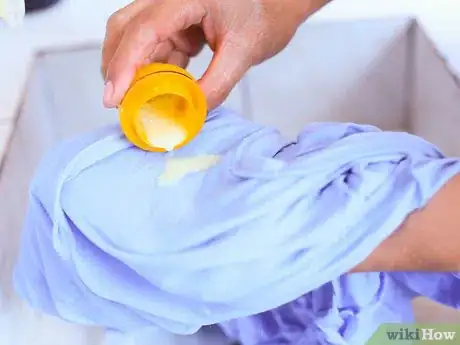 Imagen titulada Remove Fabric Softener Stains Step 7