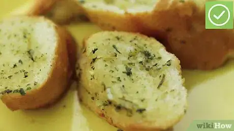 Imagen titulada Make Garlic Bread Step 6