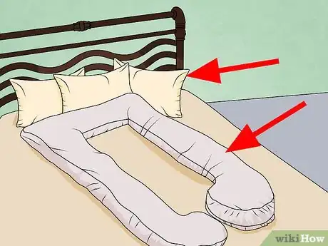 Imagen titulada Lie Down in Bed During Pregnancy Step 1