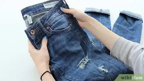 Imagen titulada Turn Jeans into Shorts Step 1