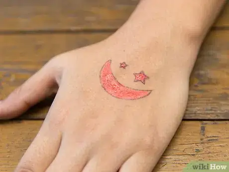 Imagen titulada Make a Temporary Tattoo with Nail Polish Step 10