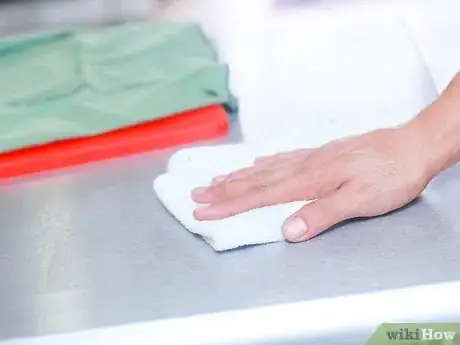 Imagen titulada Get Rid of Roaches with Borax Step 14