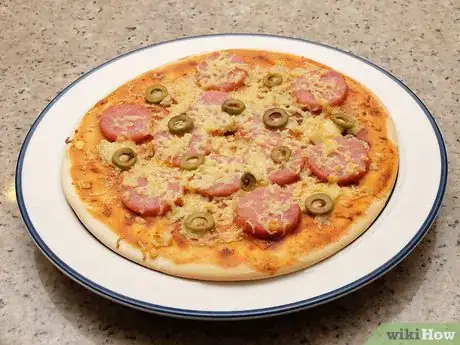 Imagen titulada Cook Pizza in a Gas Oven Step 7