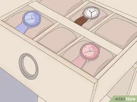 Imagen titulada Store Watches at Home Step 2