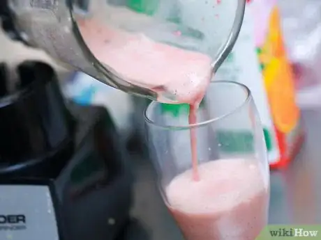 Imagen titulada Make a Strawberry Smoothie Step 13