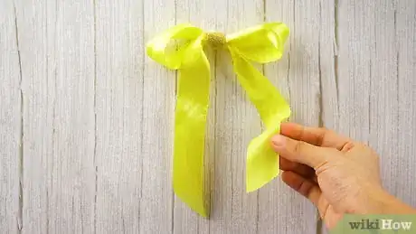 Imagen titulada Make a Bow Out of a Ribbon Step 22
