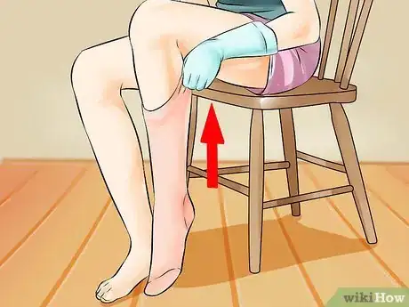 Imagen titulada Put on Compression Stockings Step 10