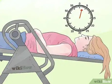 Imagen titulada Use an Inversion Table for Back Pain Step 10