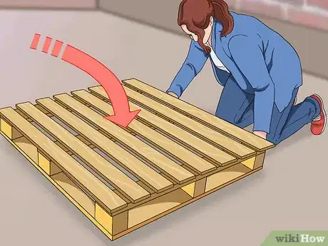 Imagen titulada Take Apart a Pallet Without Breaking It Step 16