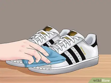 Imagen titulada Keep White Adidas Superstar Shoes Clean Step 9