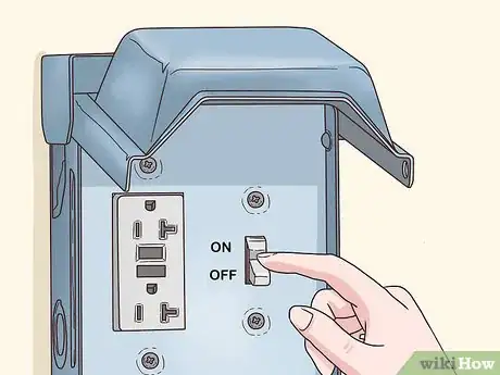 Imagen titulada Put Out Electrical Fires Step 5