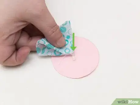 Imagen titulada Make a Fabric Rose Step 12