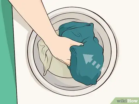 Imagen titulada Wash Your Clothes With Dish Liquid Step 2