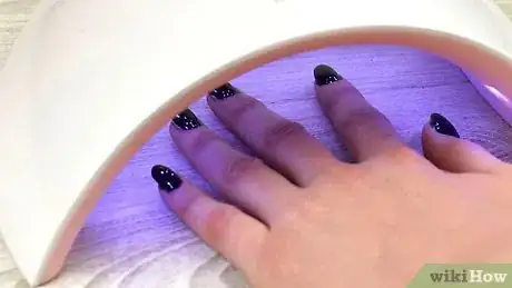 Imagen titulada Do a Manicure with Sharpie and Mirror Powder Step 6