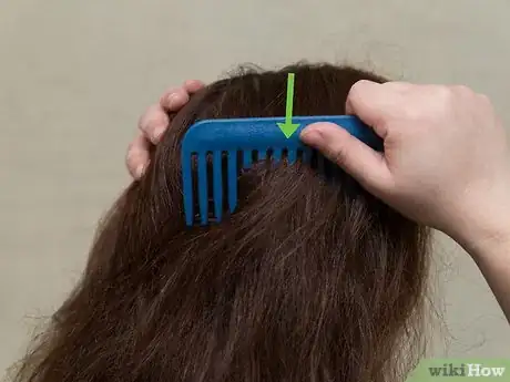 Imagen titulada Get Curly Hair Without a Perm Step 15