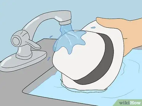 Imagen titulada Clean a White Hat Step 10