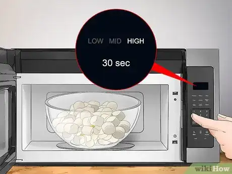 Imagen titulada Melt Marshmallows in the Microwave Step 3