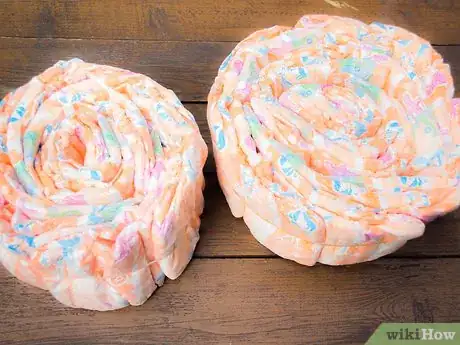 Imagen titulada Make a Diaper Cake without Rolling Step 6