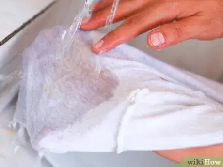 Imagen titulada Remove Banana Stains from Fabric Step 2