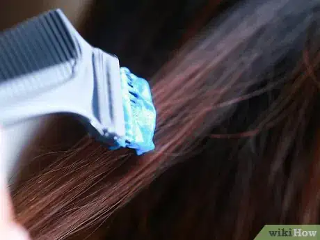 Imagen titulada Dye Your Hair With Semi Permanent Hair Dye Step 8