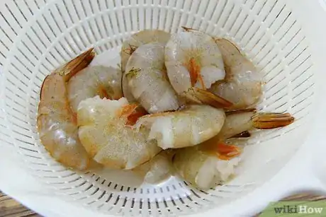 Imagen titulada Thaw Frozen Shrimp Step 4