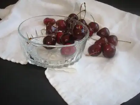 Imagen titulada See thru glass cherries